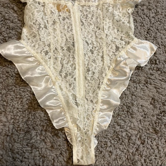 VINTAGE Gold Label VS White Lace Teddy Bodysuit - Picture 7 of 13